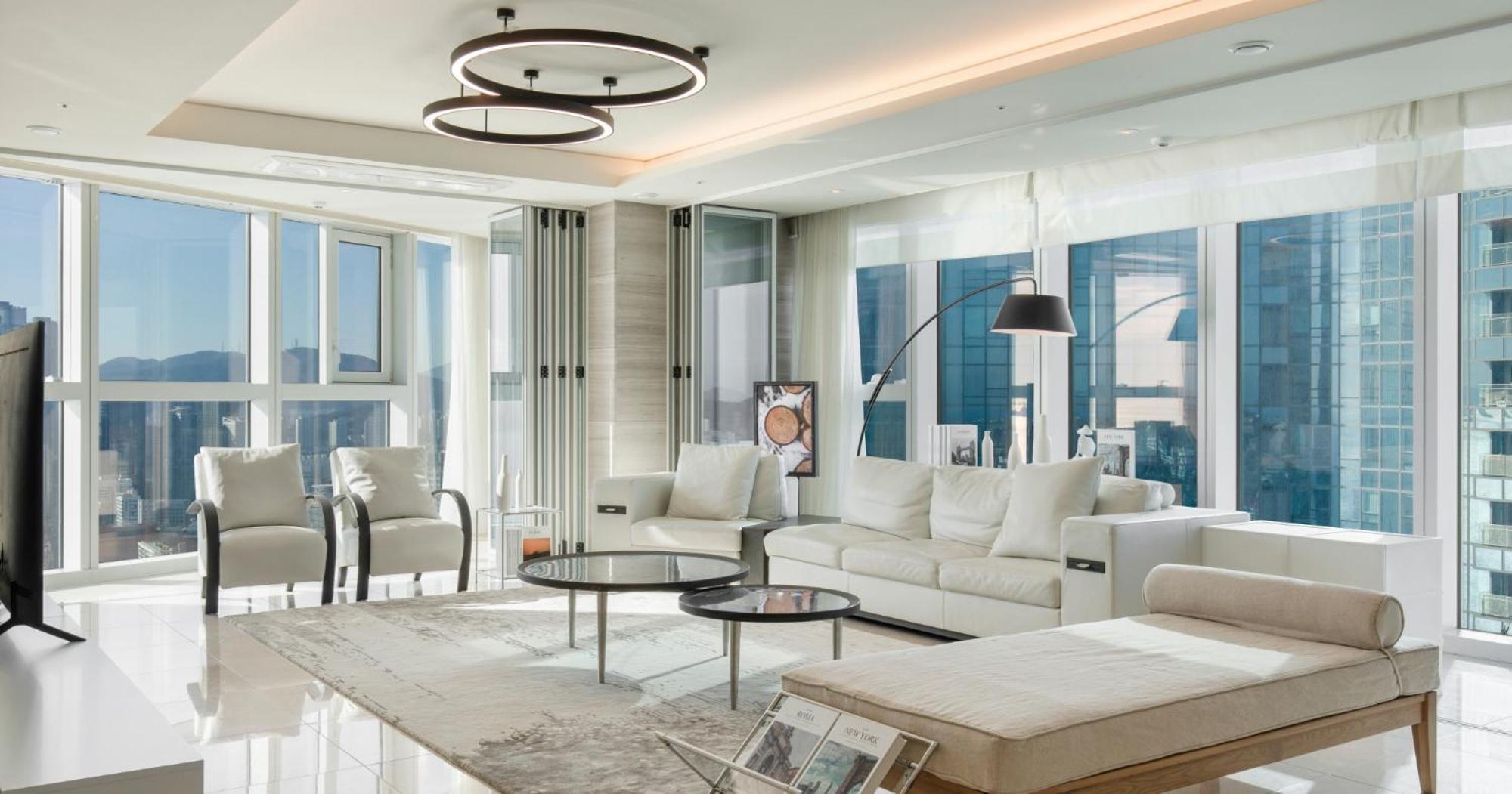 Hotel Lct Y Collection *