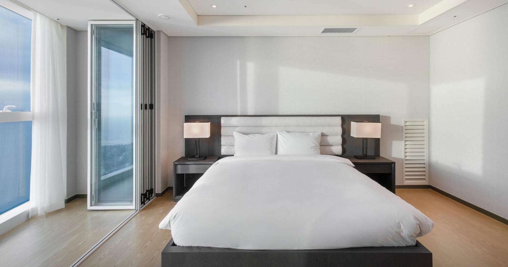 Hotel Lct Y Collection