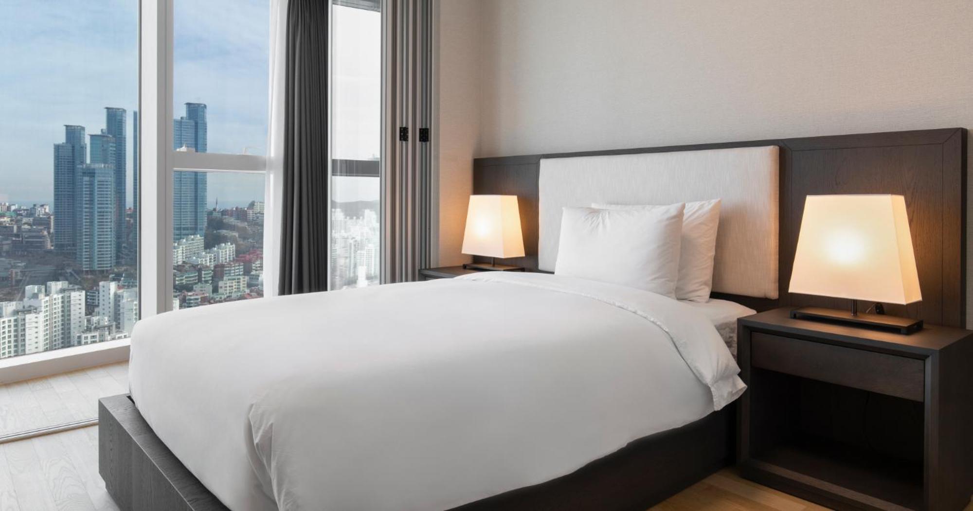 Hotel Lct Y Collection *