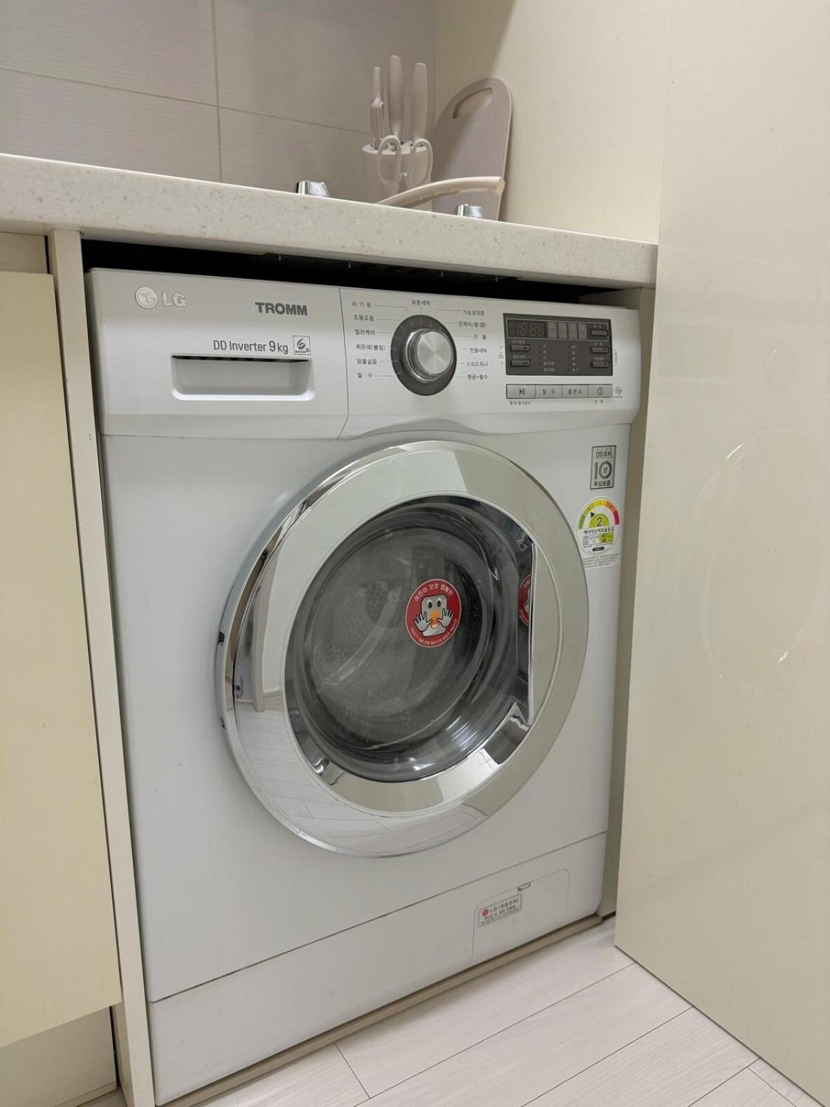 Apartment # Special Hotpl Location & Gwangalli 3-minute Walk & Mountain View Busan