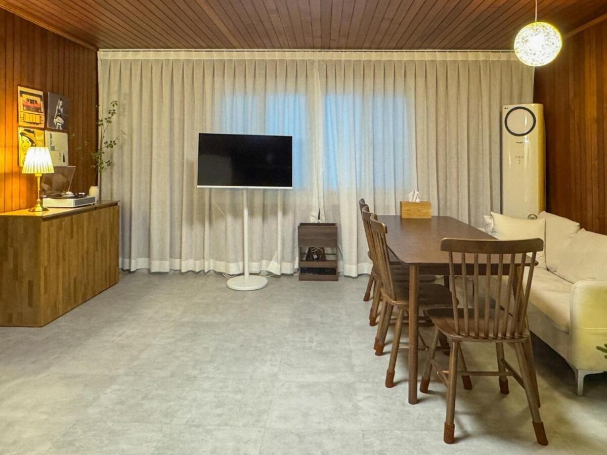8-capacity # 3 # 4 Queen Beds # 10 Minutes On Foot From Station # Wood Tone # Emotional Interior # Netflix Apartment *