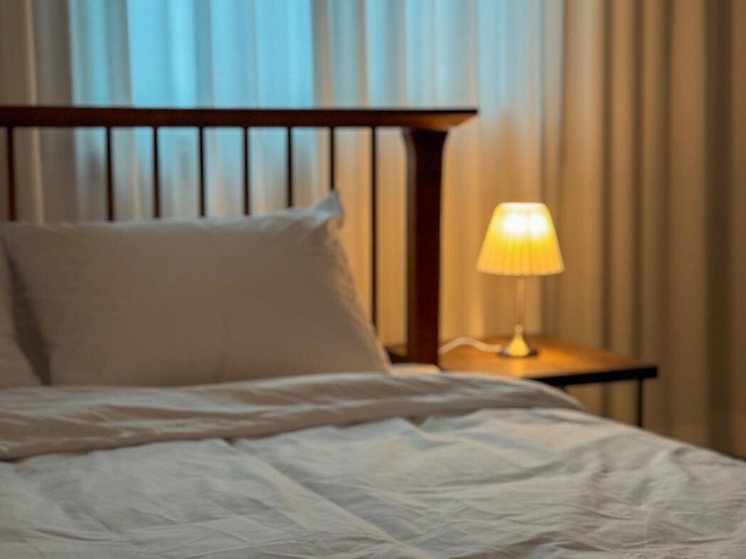 8-capacity # 3 # 4 Queen Beds # 10 Minutes On Foot From Station # Wood Tone # Emotional Interior # Netflix Apartment Busan