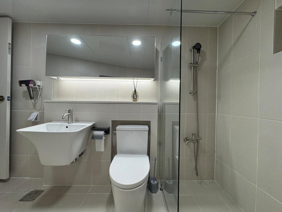 Apartment 8-capacity # 3 # 4 Queen Beds # 10 Minutes On Foot From Station # Wood Tone # Emotional Interior # Netflix Busan
