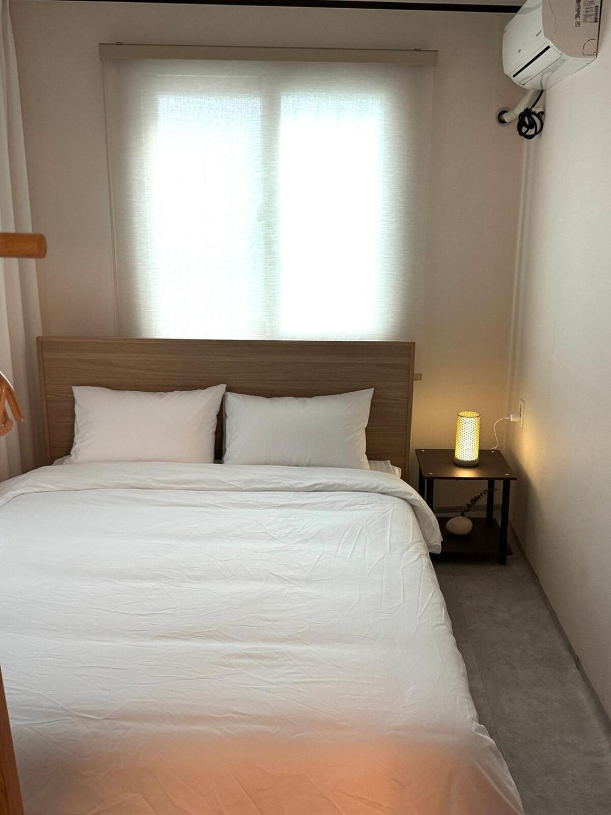 8-capacity # 3 # 4 Queen Beds # 10 Minutes On Foot From Station # Wood Tone # Emotional Interior # Netflix Apartment *