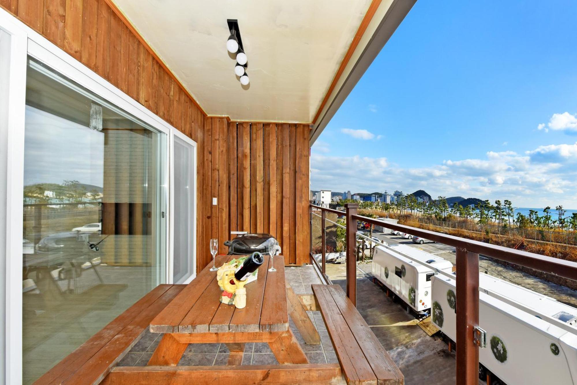 Olla Caravan Guest house Busan