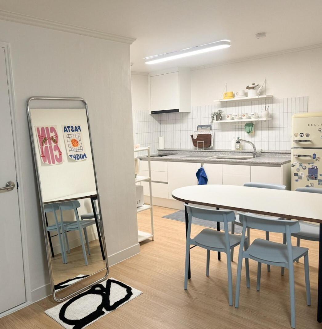B #busanstation #ktx #subway #3rooms #8people Apartment Busan