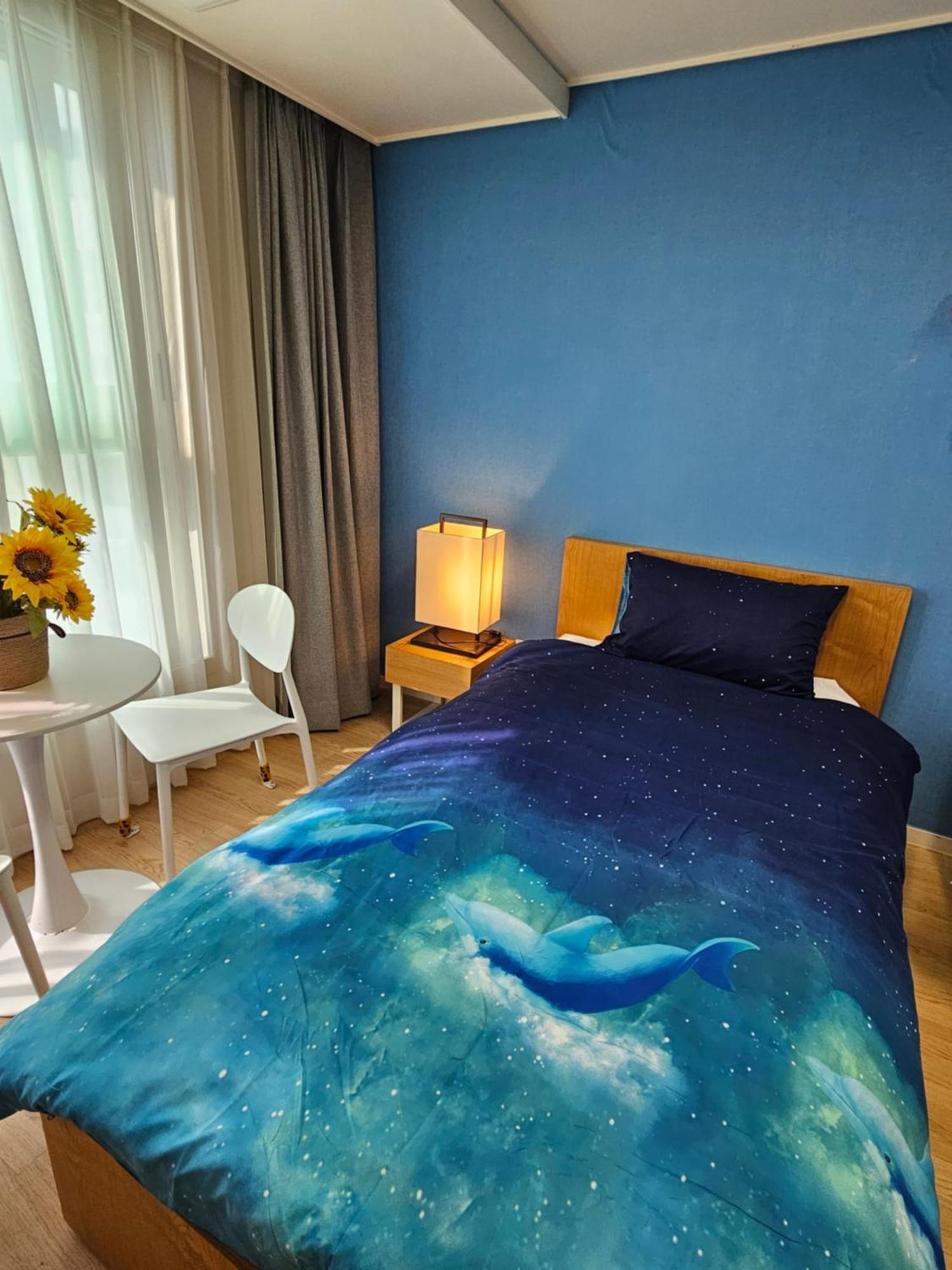 Apartment #2 Twin# 2 Minutes Run To The Sea, Close To The Sea, 5 Minutes To Club D Oasis Swimming Pool, Renewal Fresh *