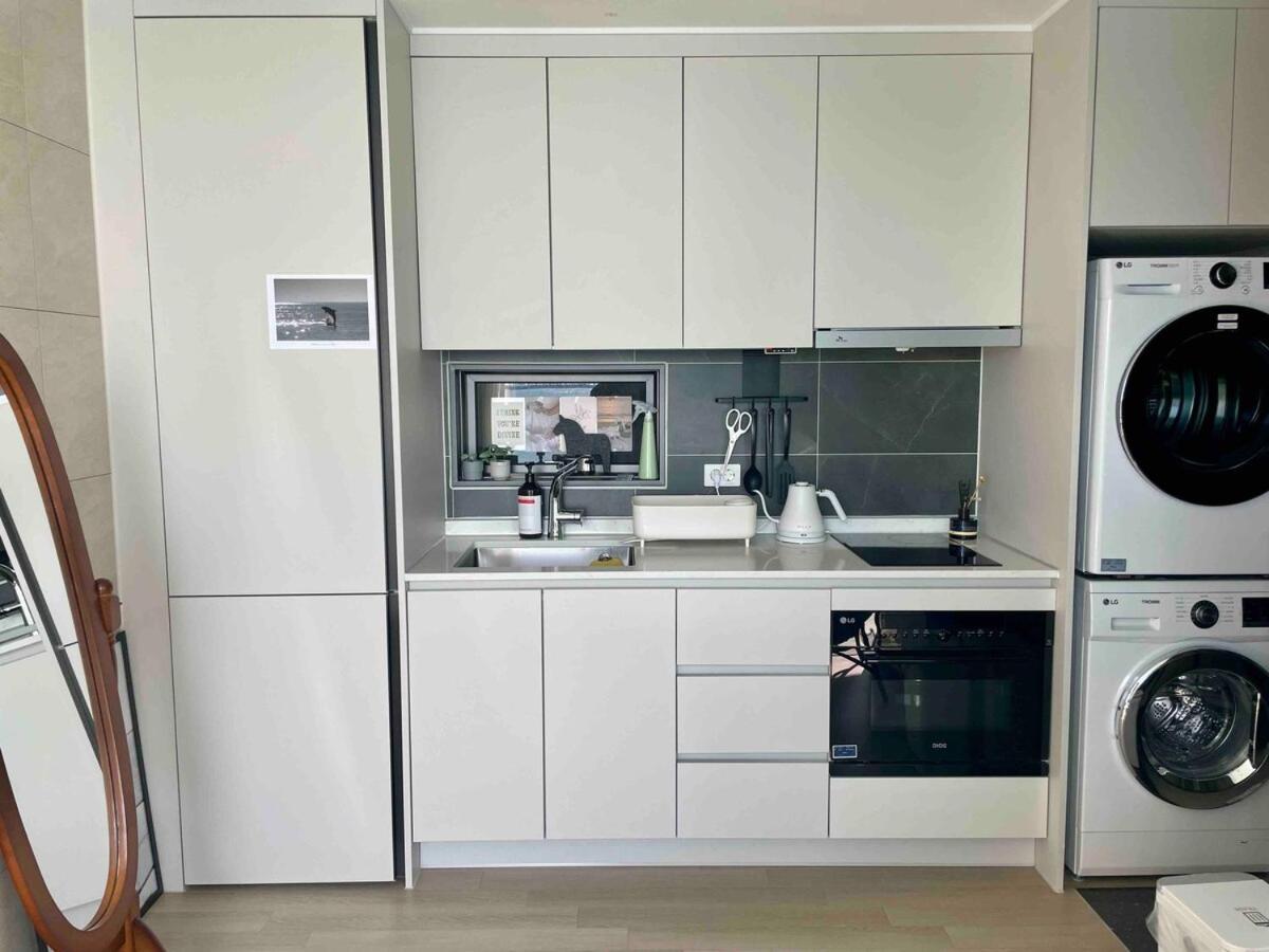 Apartment # Fantastic View Of The Entire Gwangan Bridge # Free Parking # Gym & Sauna *