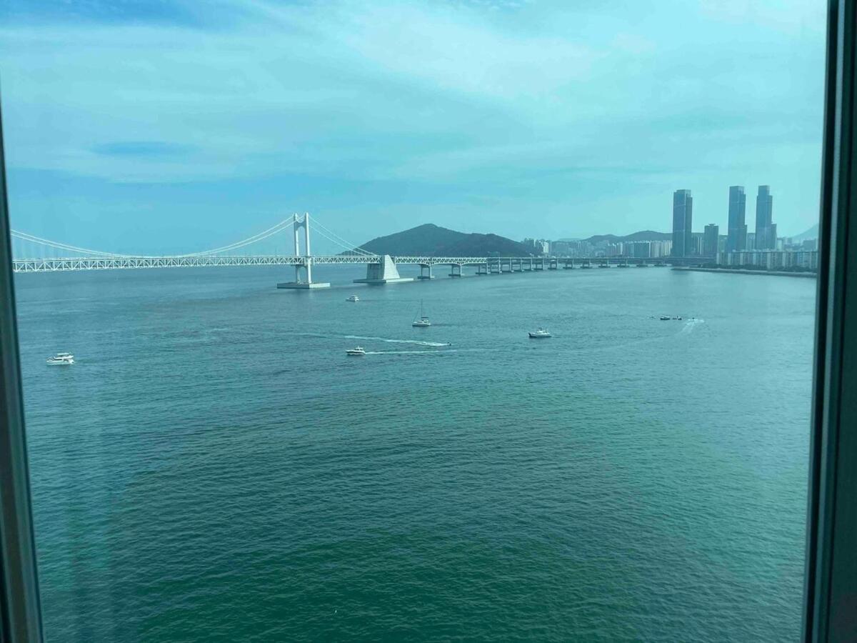 Apartment # Fantastic View Of The Entire Gwangan Bridge # Free Parking # Gym & Sauna Busan