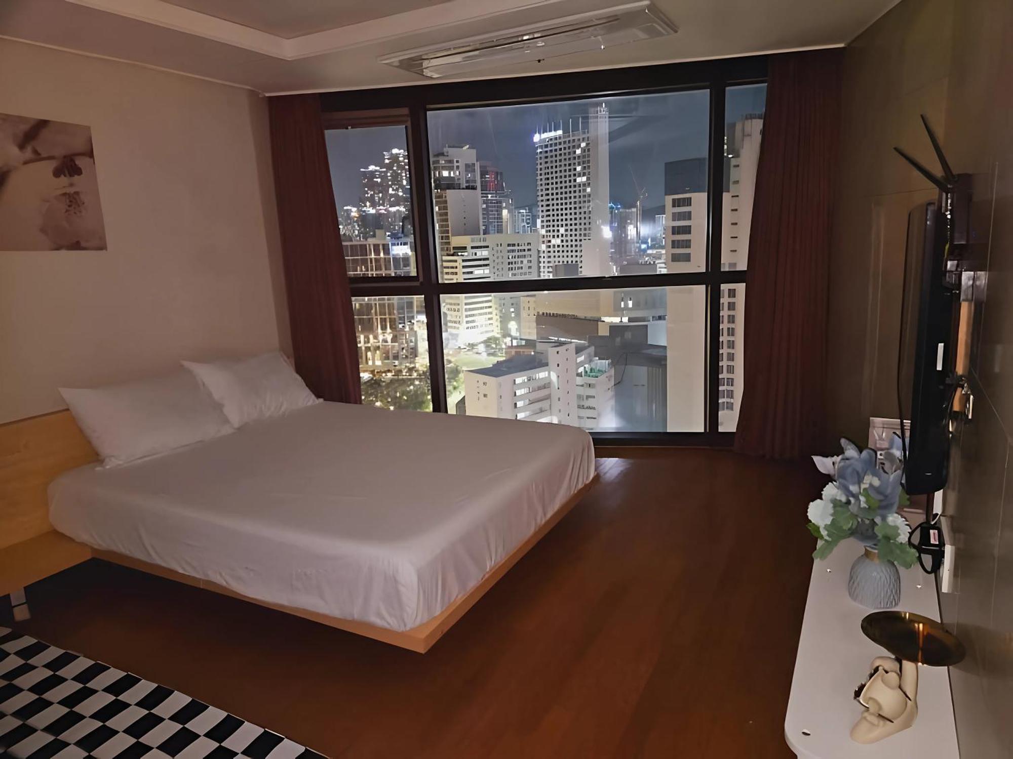 Apartment With *