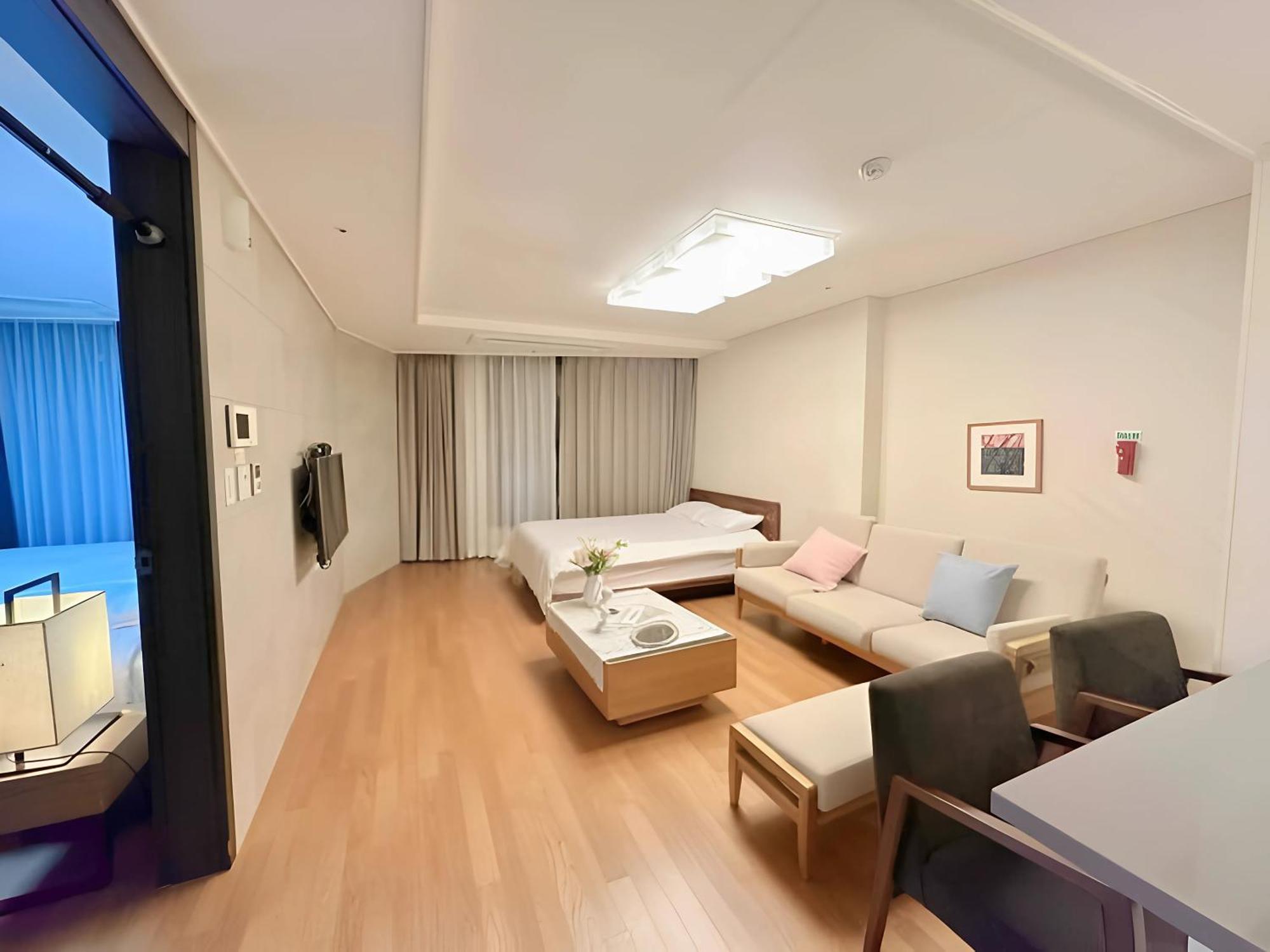 Apartment With *