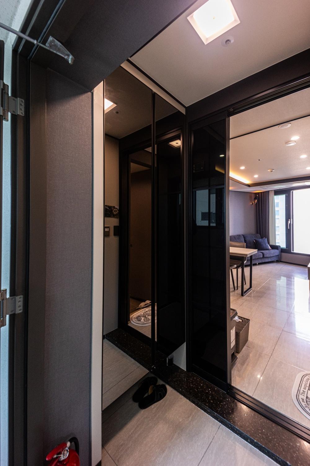 1 Minute To The Beach! Free Parking! Sauna And Gym Apartment Busan