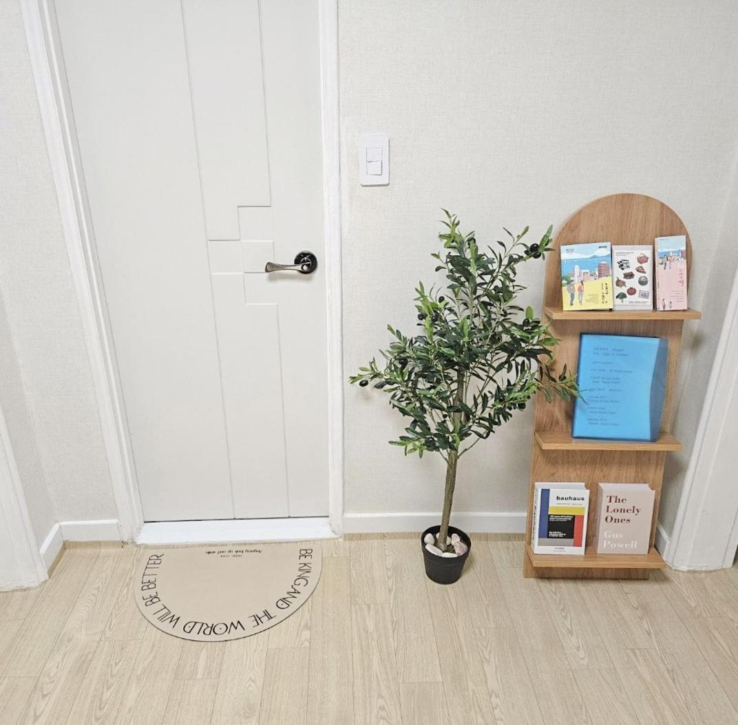 Near Ktx Station #5min Walk #up To 5 Guests * Busan