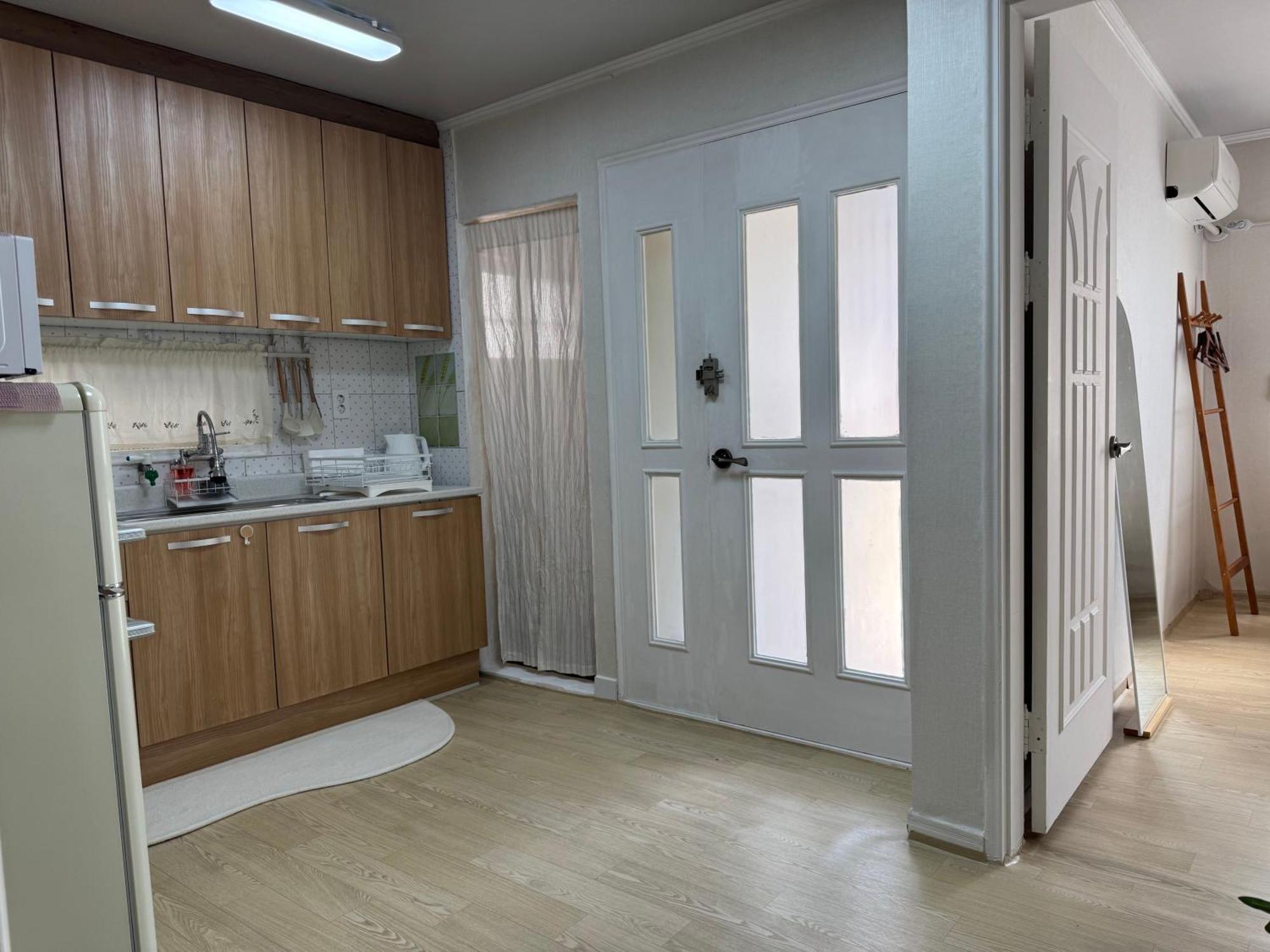 Near Ktx Station #5min Walk #up To 5 Guests Homestay