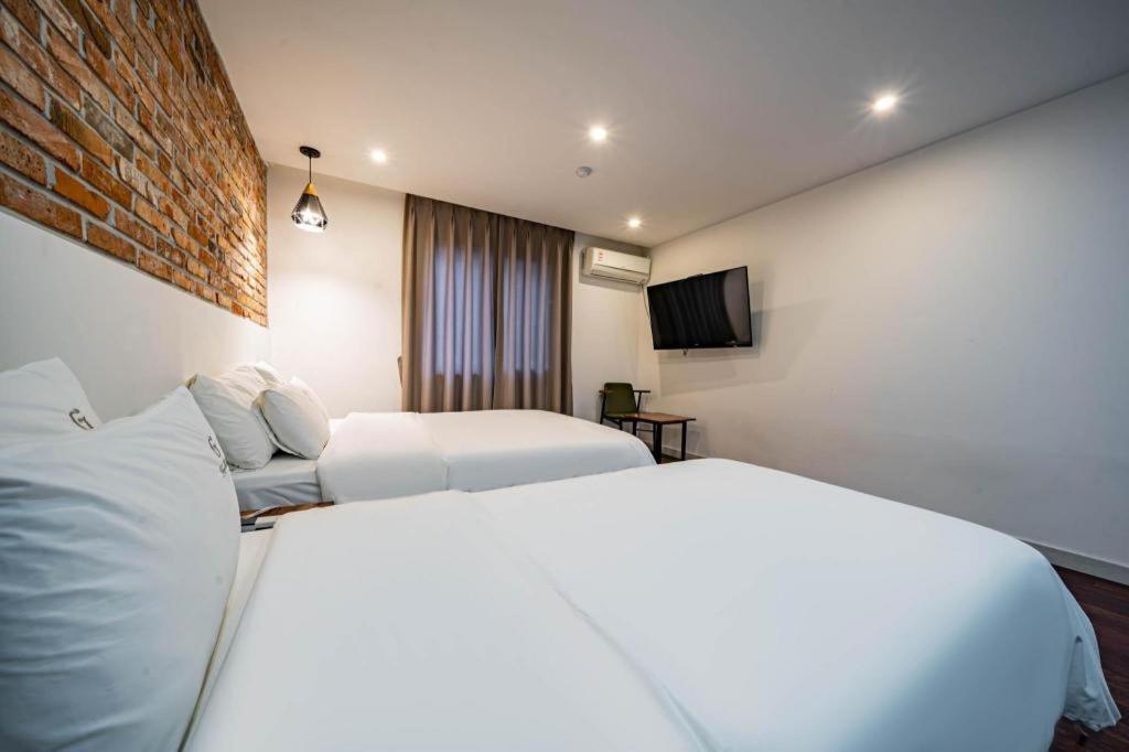 Motel Gray 2*