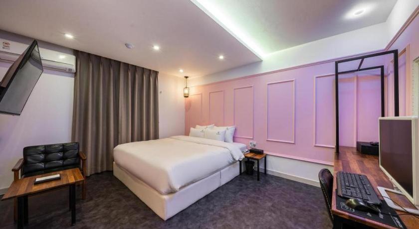 Motel Gray 2*