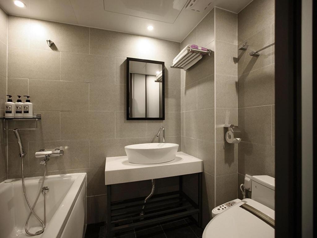 No. 25 Myeongji Oceanc Business 2* Busan