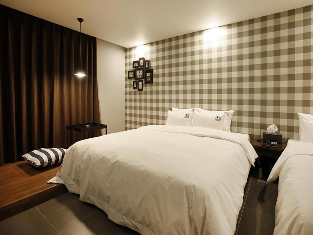 No. 25 Myeongji Oceanc Business 2*