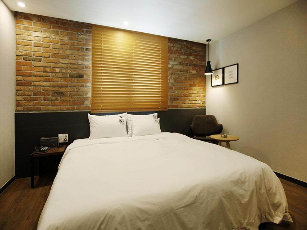 No. 25 Myeongji Oceanc Business Hotel