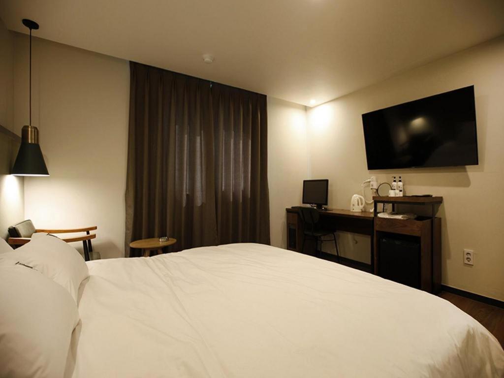 No. 25 Myeongji Oceanc Business Hotel 2*