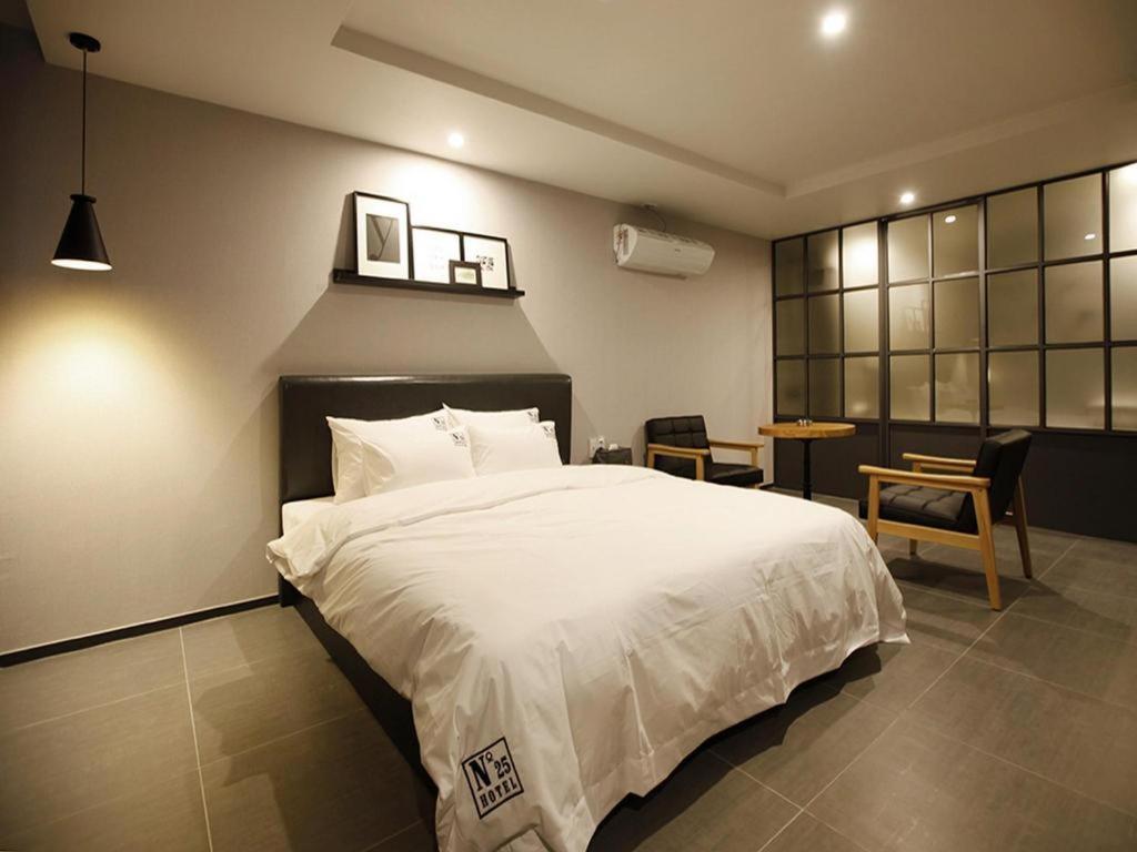 No. 25 Myeongji Oceanc Business 2*