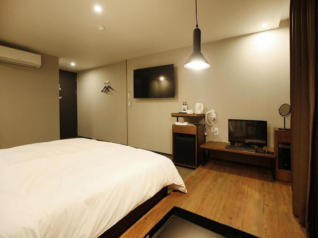 No. 25 Myeongji Oceanc Business Hotel