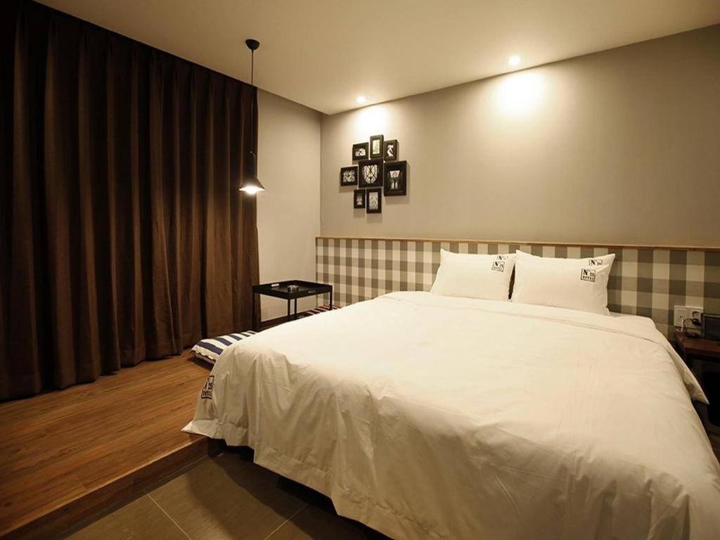 No. 25 Myeongji Oceanc Business 2*