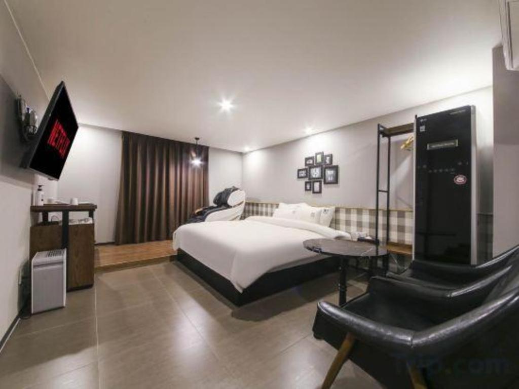 No. 25 Myeongji Oceanc Business Hotel