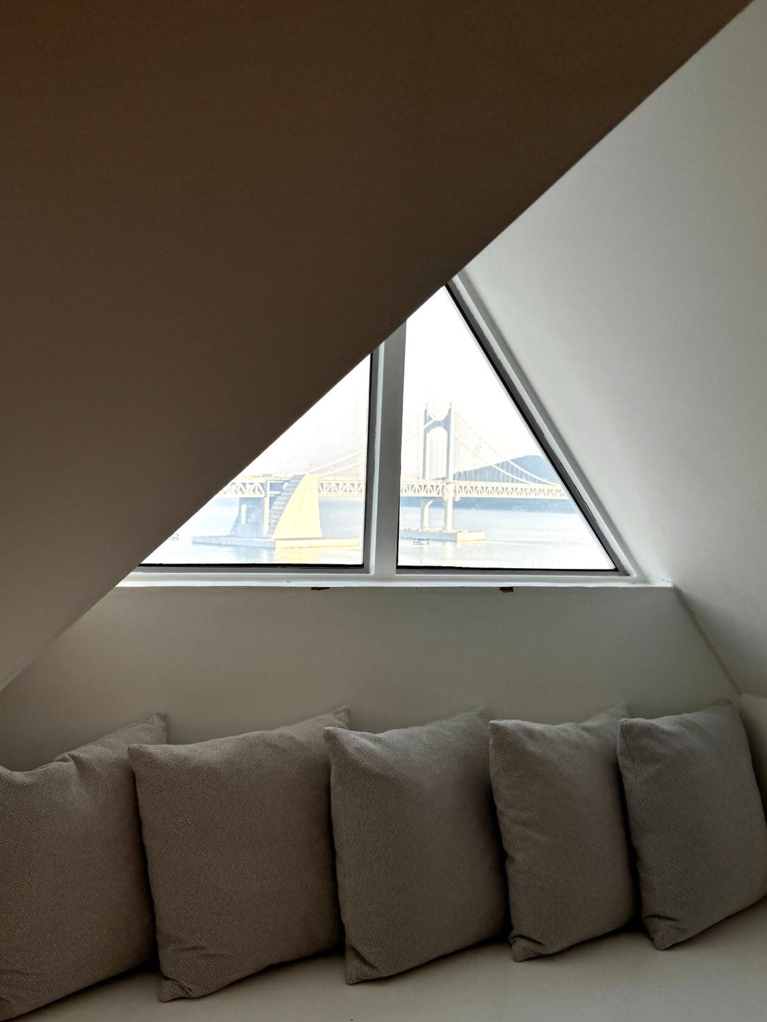 Gwangan Bridge Full View Terrace Penthouse Apartment *