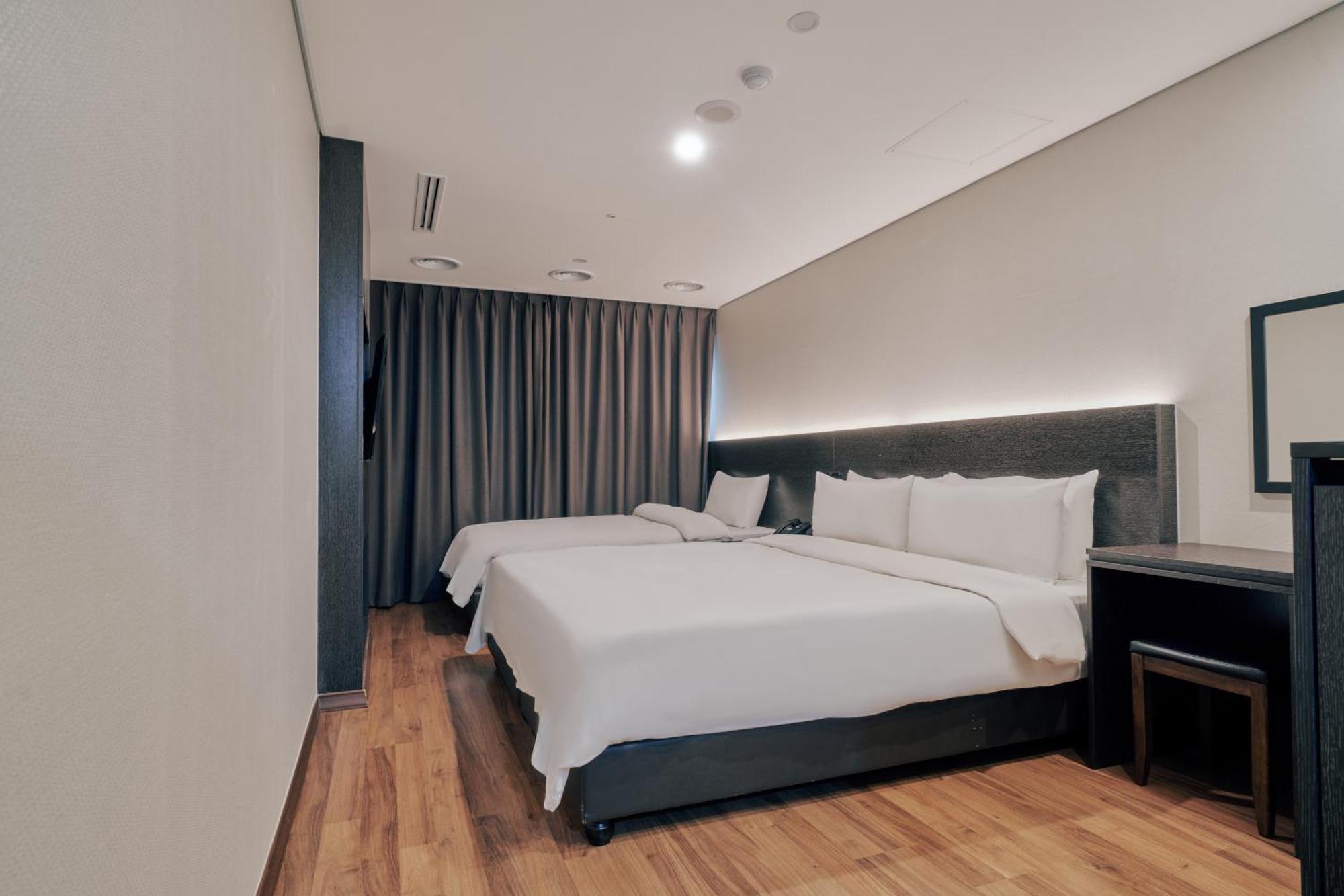 Aqua Palace 4* Busan