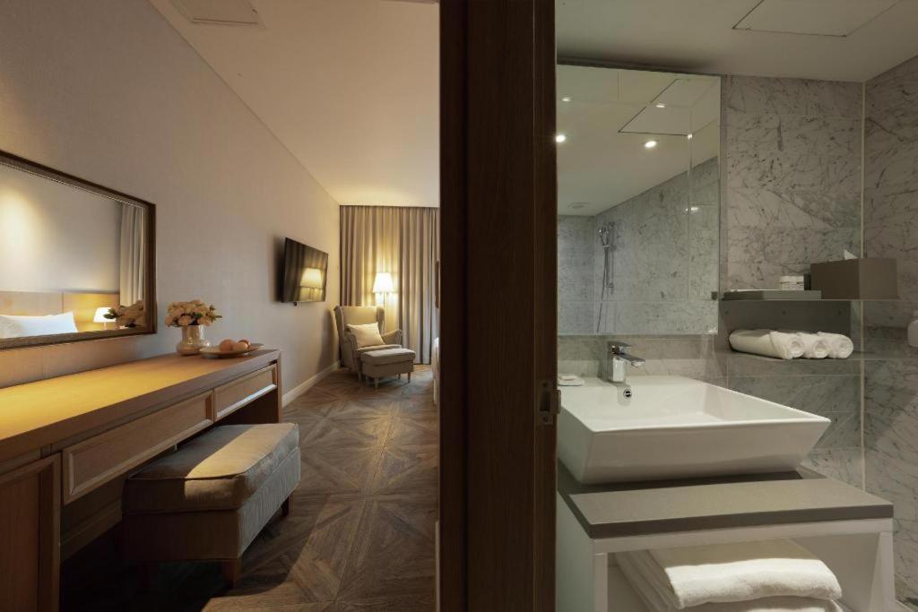 Illua Hotel