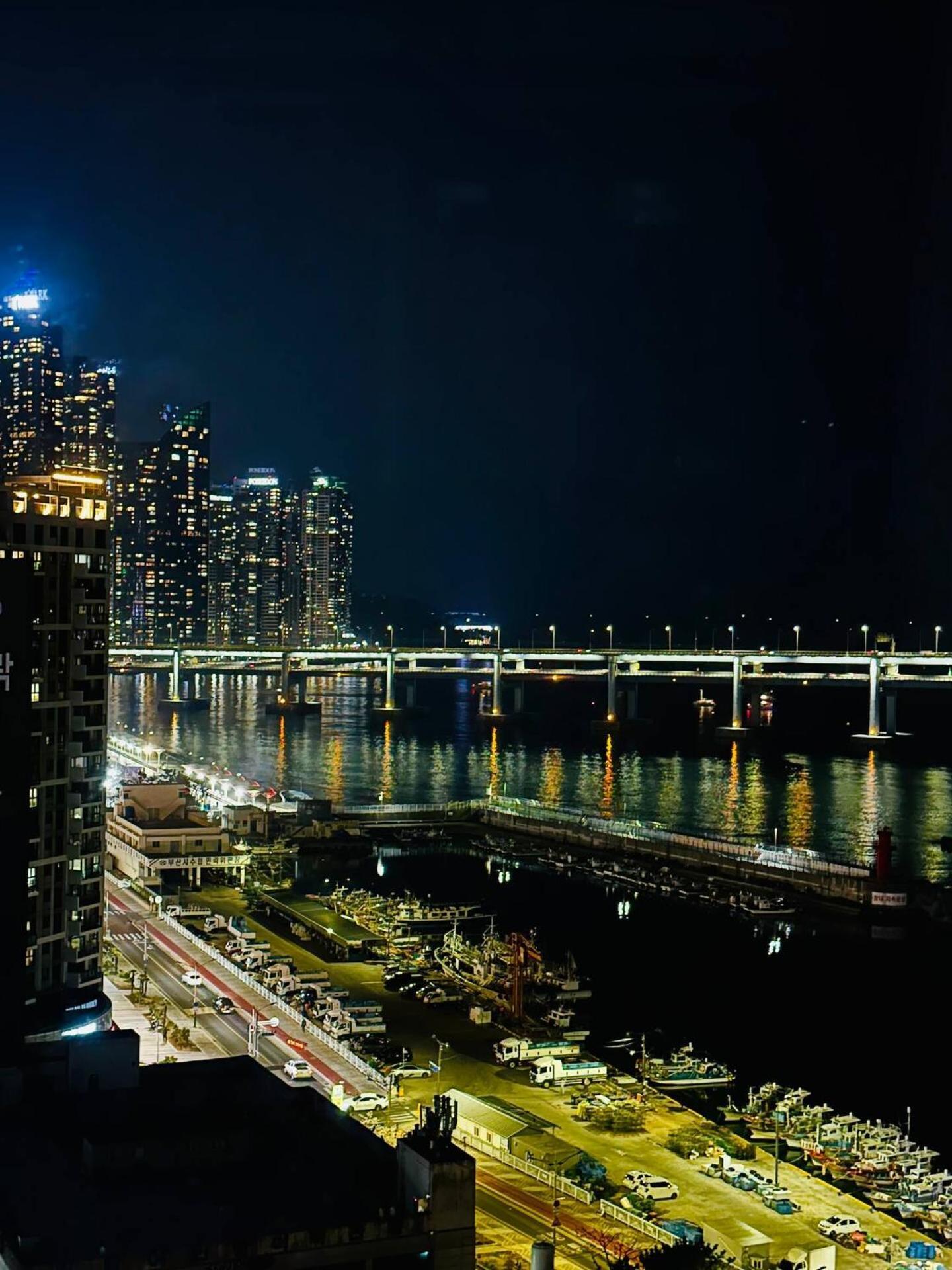 Cozy & Modern At The Apartamento Busan