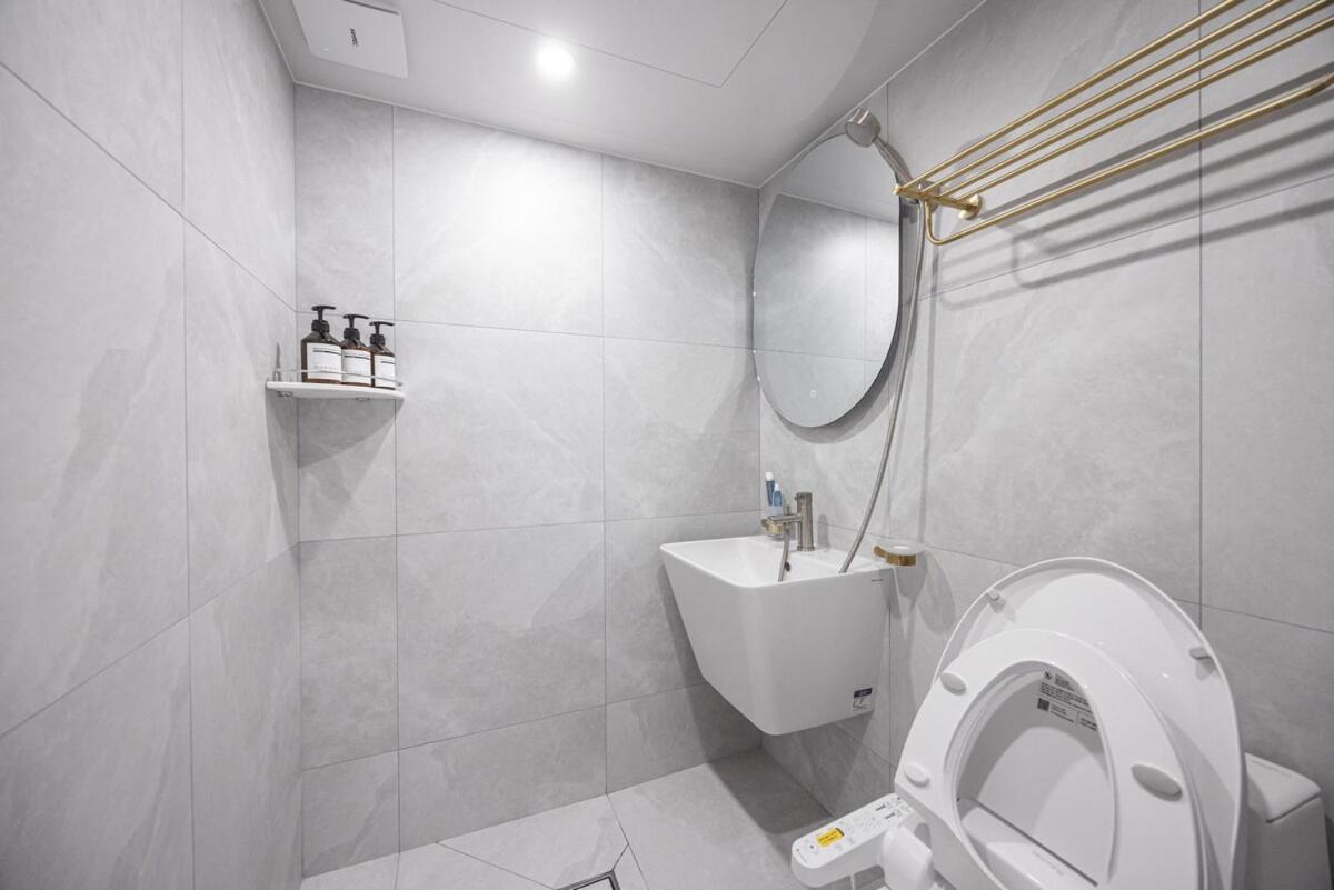 2f 4bathrooms, 9beds, 7-16 Persons Team *