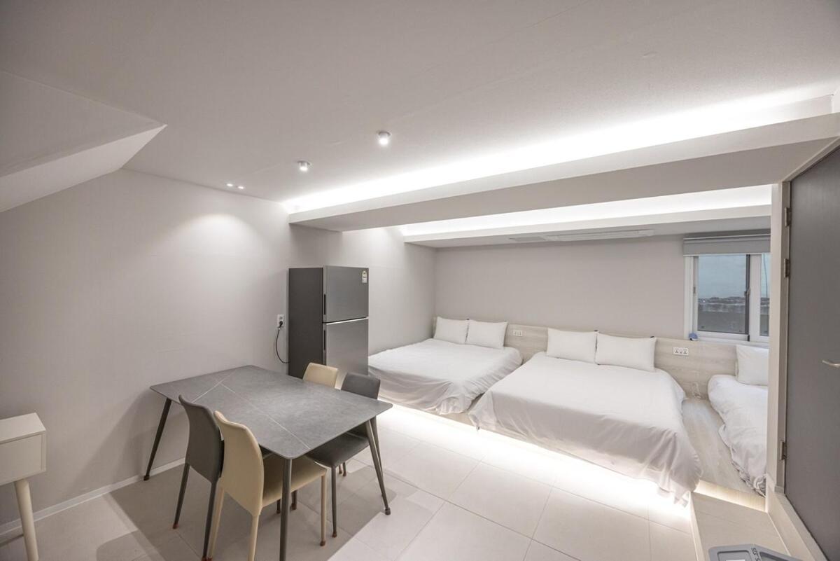 Apartment 2f 4bathrooms, 9beds, 7-16 Persons Team