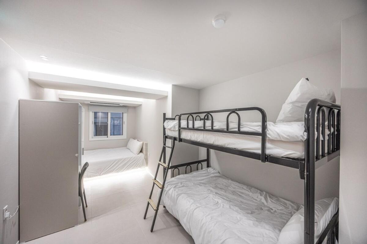 2f 4bathrooms, 9beds, 7-16 Persons Team Apartment *