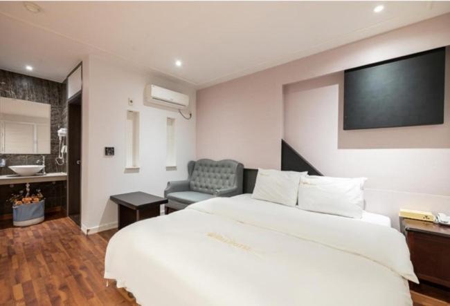 Songjeong Bay Capsule hotel *