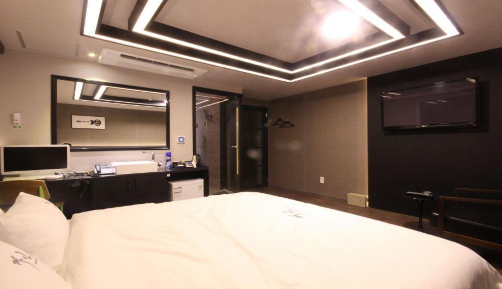 Hotel Gain