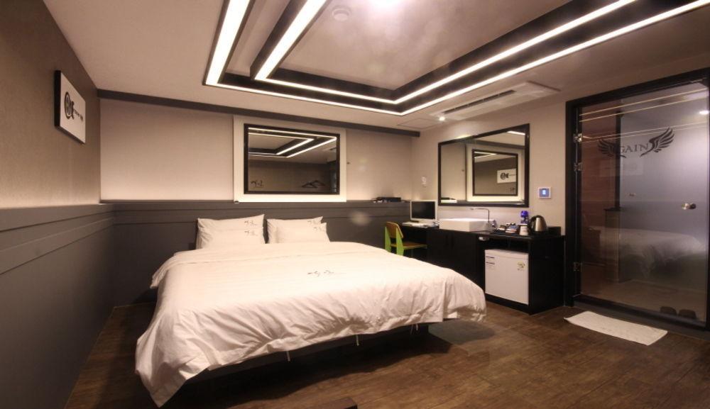Hotel Gain