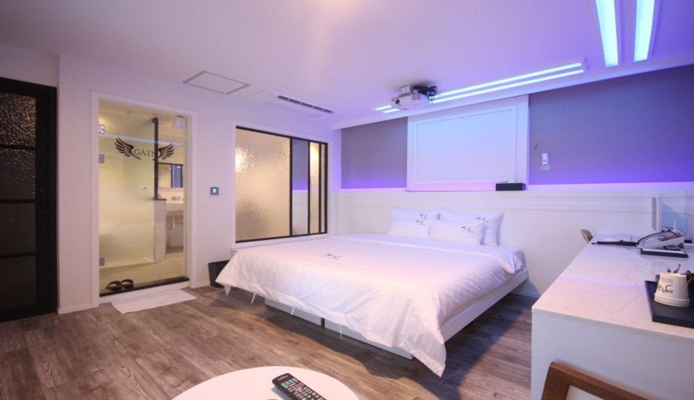 Hotel Gain