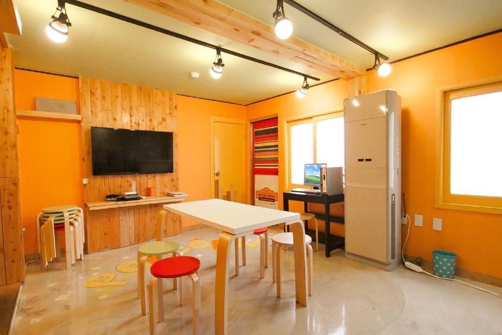 Popcorn Station Guest house *