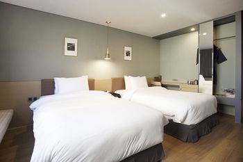 Bay Hound Hotel 3*
