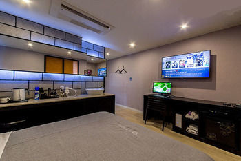 Haru Hotel
