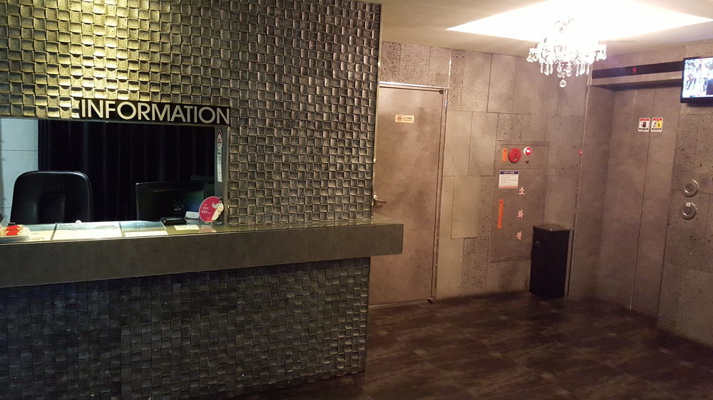 Louis Hotel