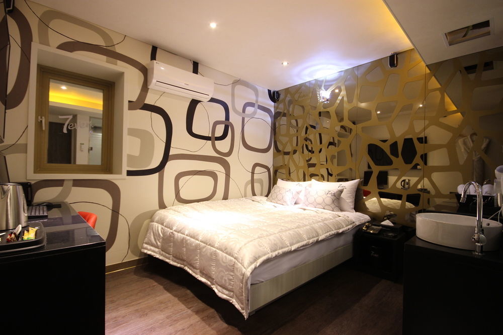 Hotel Seven 2*