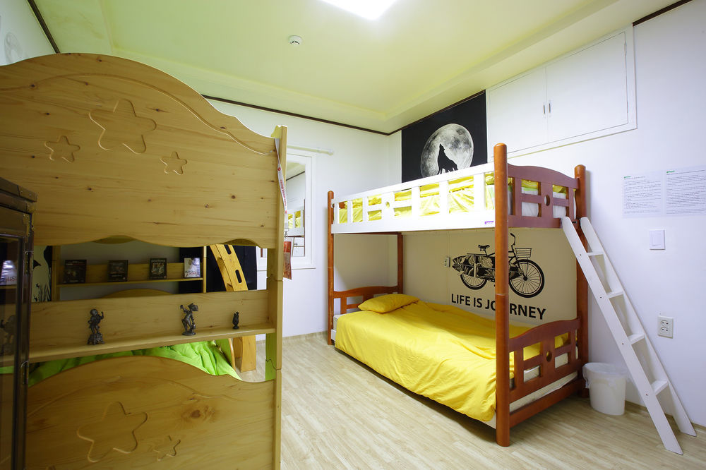 Hostel Vesta *
