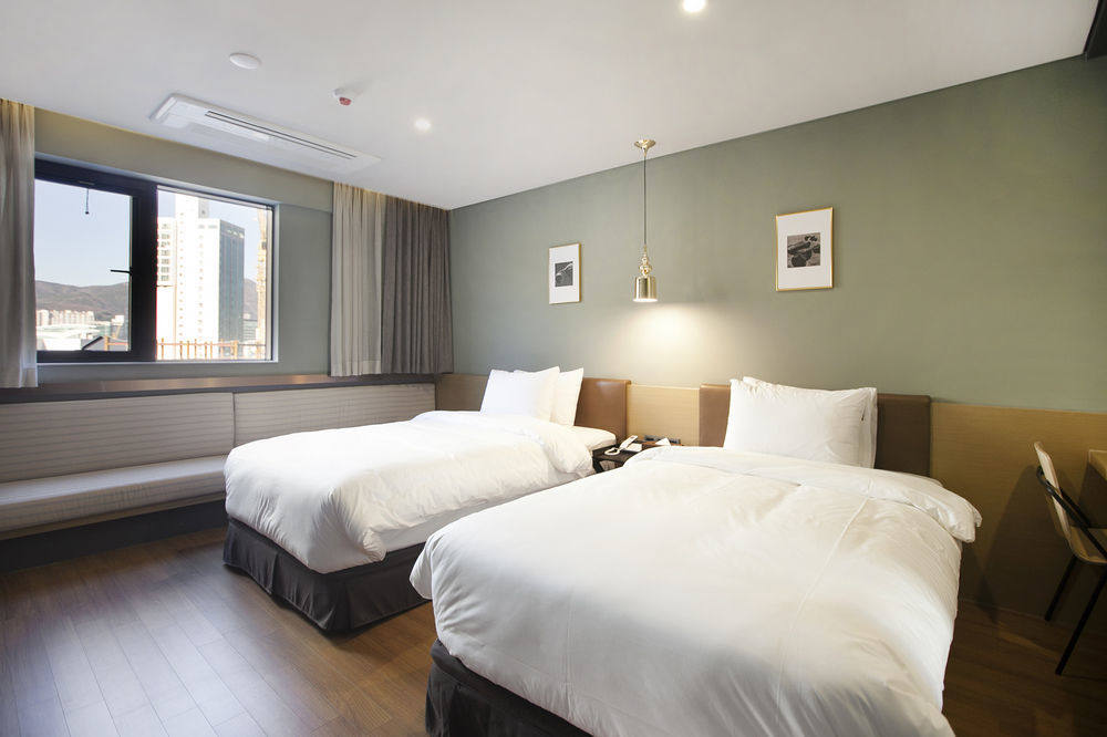 Bay Hound Hotel 3*