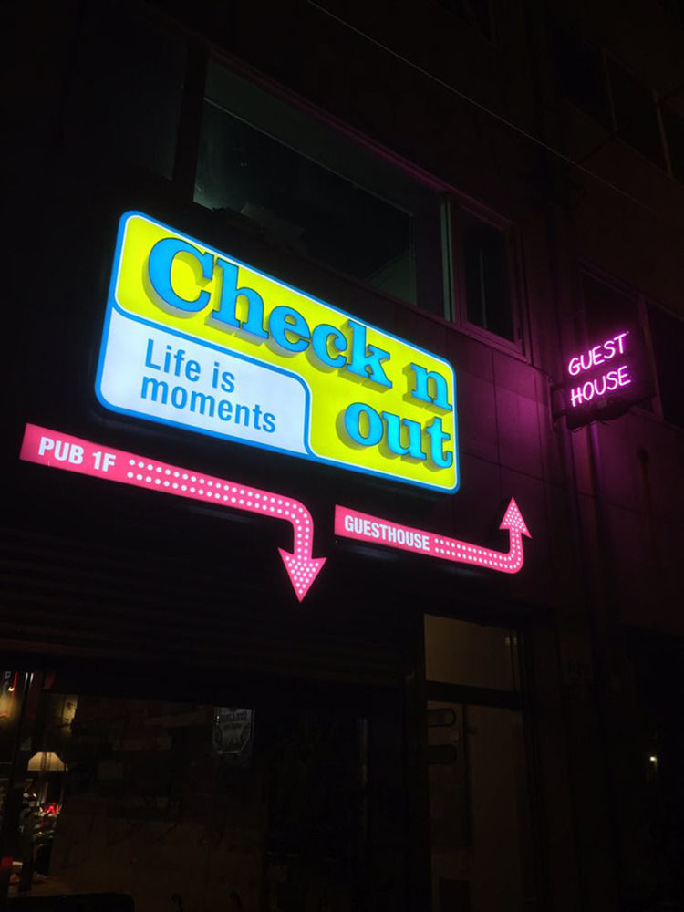Check And Out & Pub Hostel *