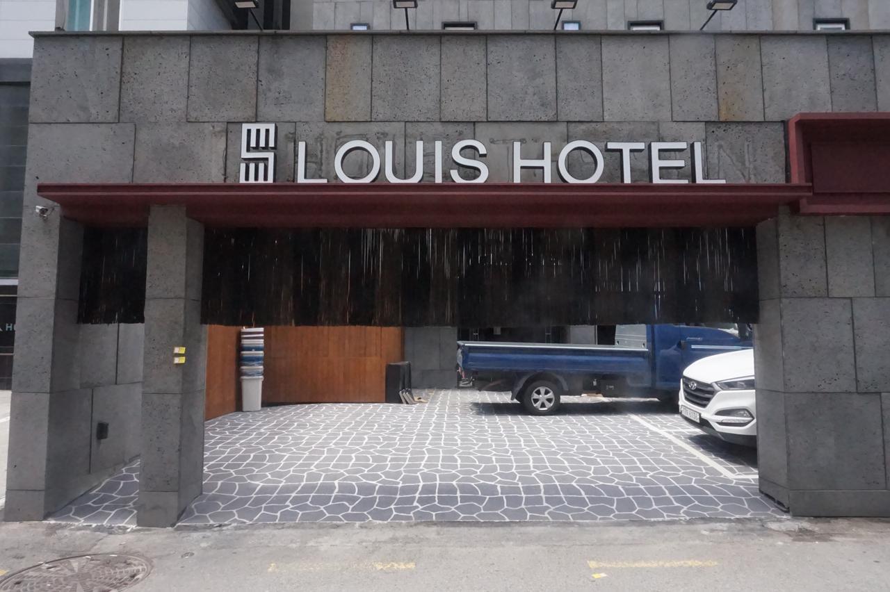 Louis Hotel