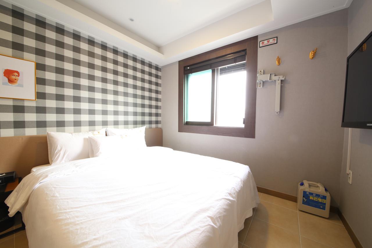 Star Hotel *