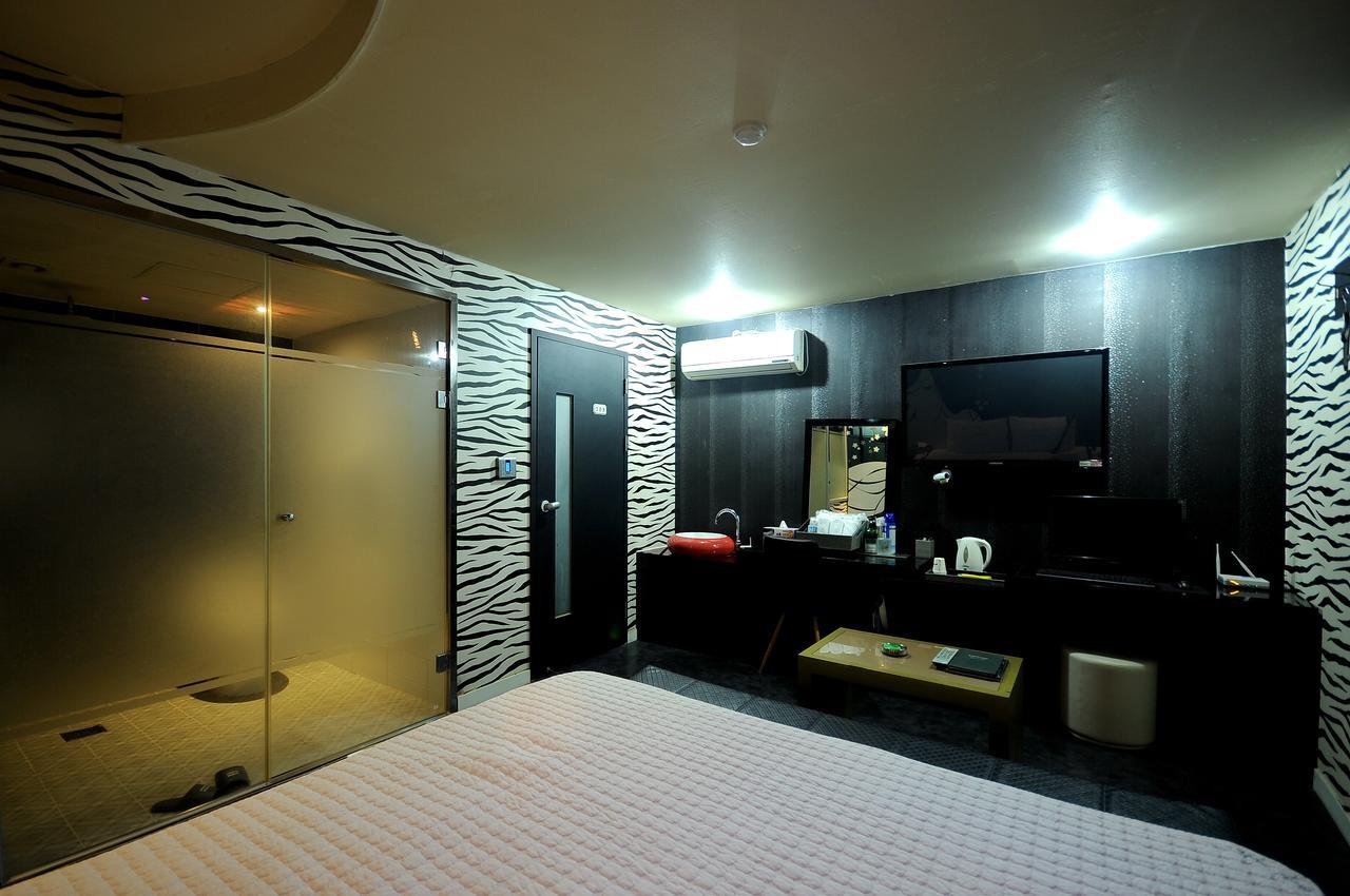 Motel Wow